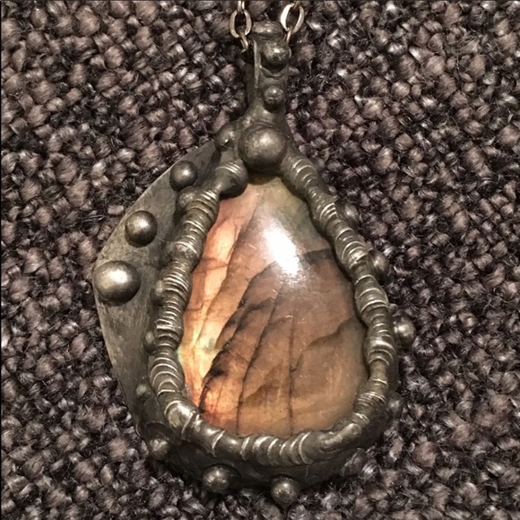 Yellow orangy Genuine Labradorite leather necklace - Picture 6 of 8